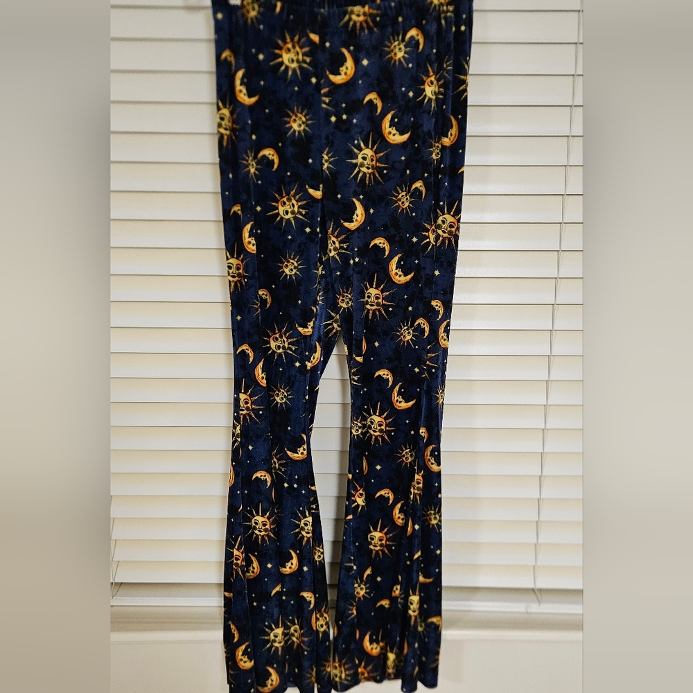 HOT TOPIC Flare Sun And Moon Velvet Leggings Plus Size 1